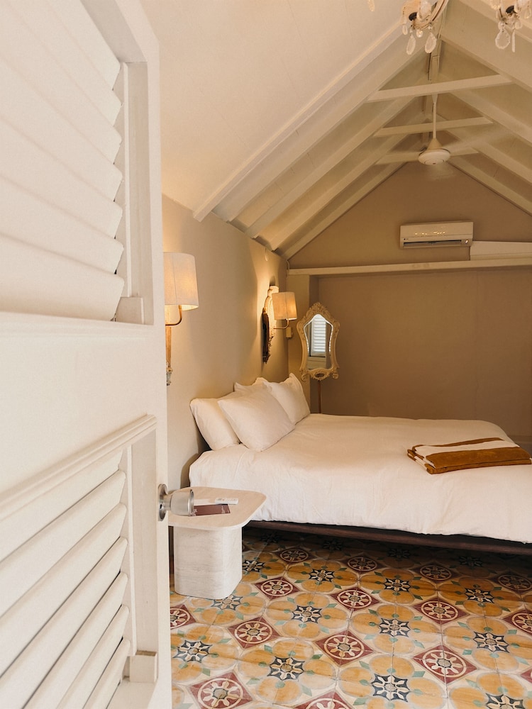 COMFORT, KING BED