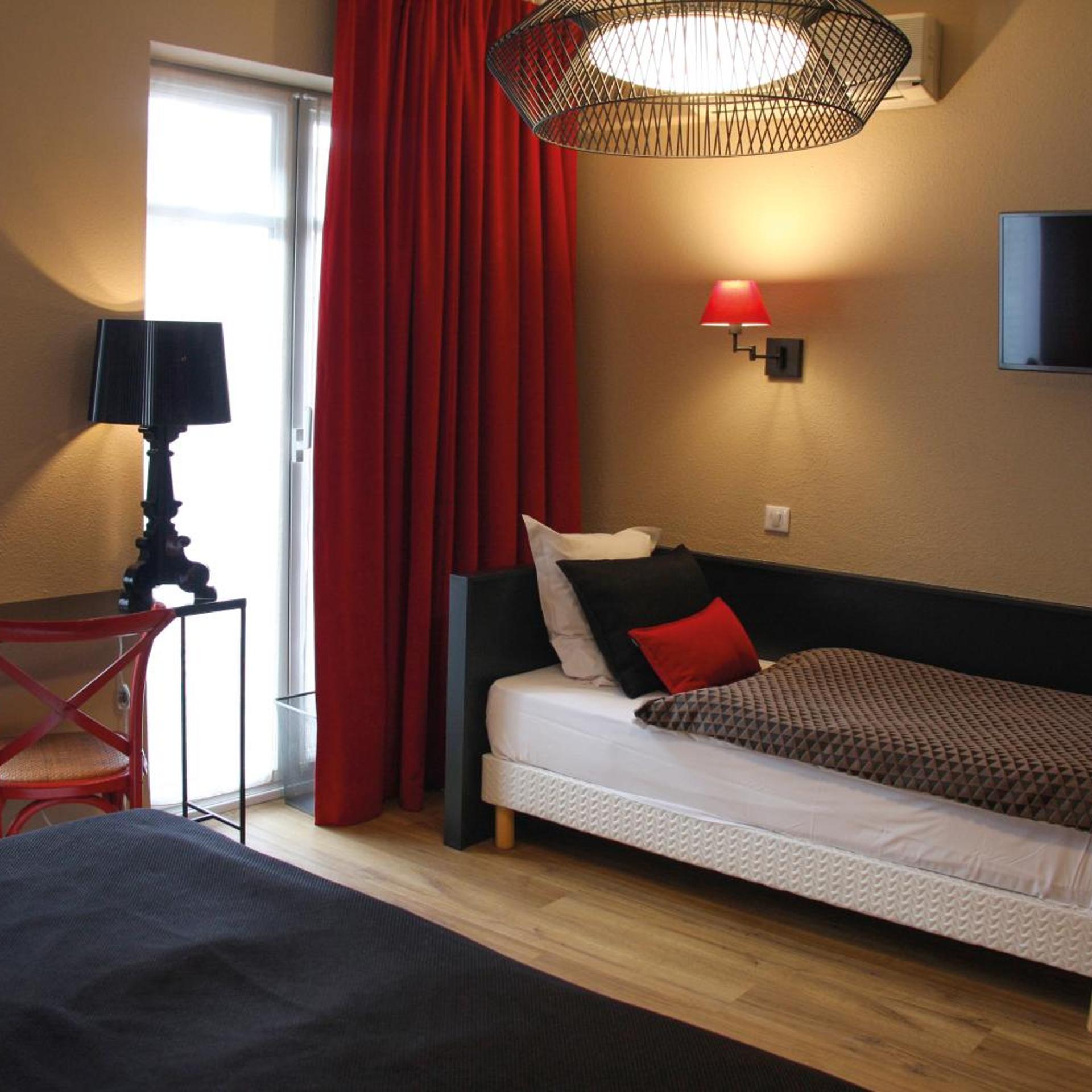 Room, Twin Beds, Hotel Roses Ex Hotel Aux Trois Roses 8/10