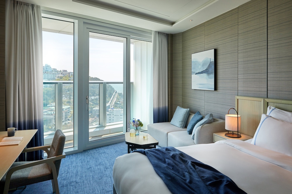 PREMIER, FAMILY, TWIN BEDS, DALMAJI GIL VIEW