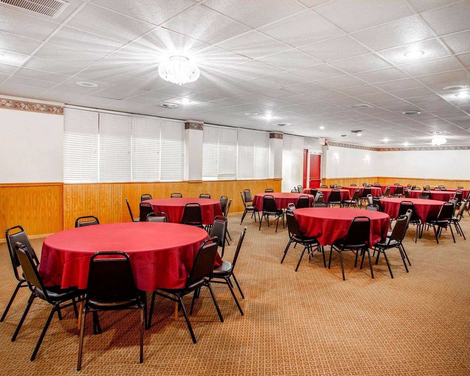 Baymont Inn & Suites by Wyndham Newton IA 6/6