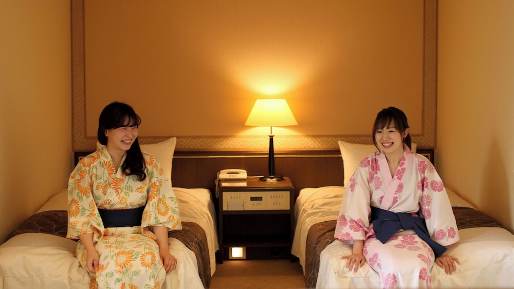 BAY RESORT HOTEL SHODOSHIMA 12/68