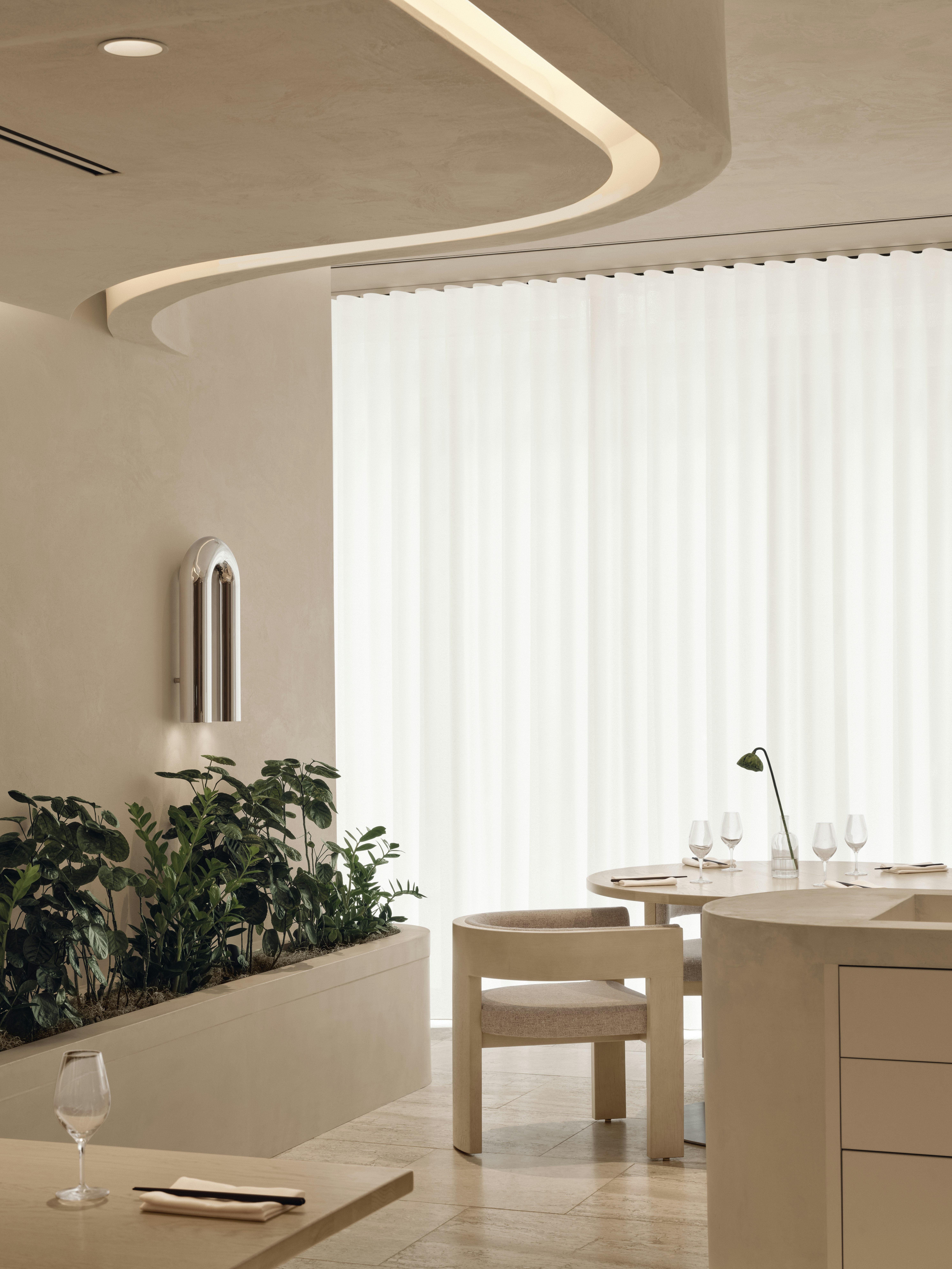 Vogue Hotel Montreal Downtown, Curio Collection by Hilton 50/50