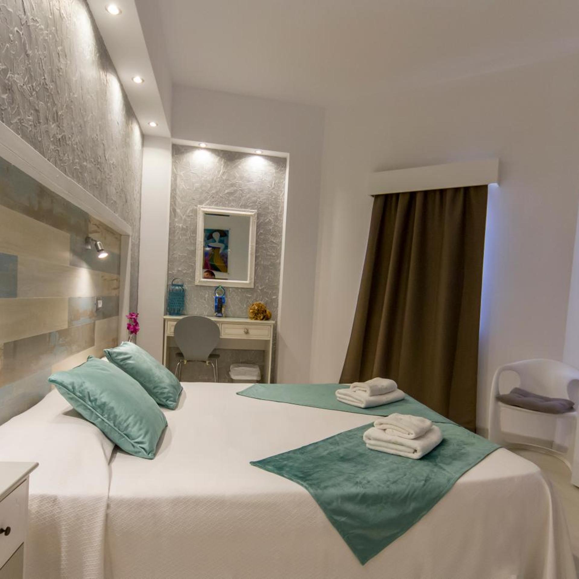 Room, Double or Twin Bed