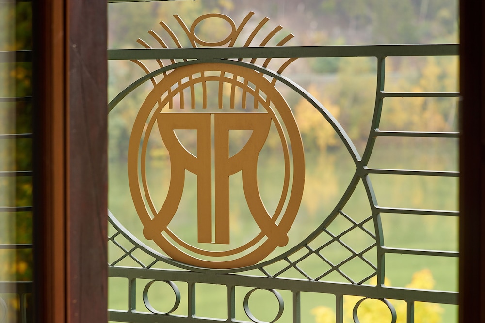 Retro Riverside Wellness Resort 14/71