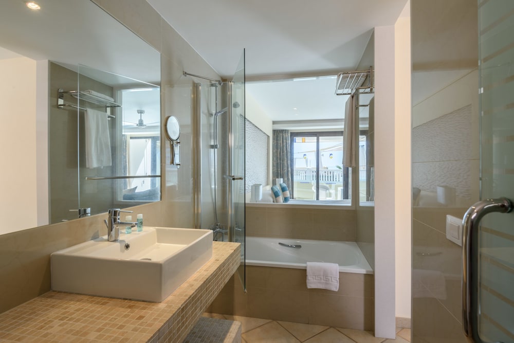 Perla Gris Aparthotel 66/68