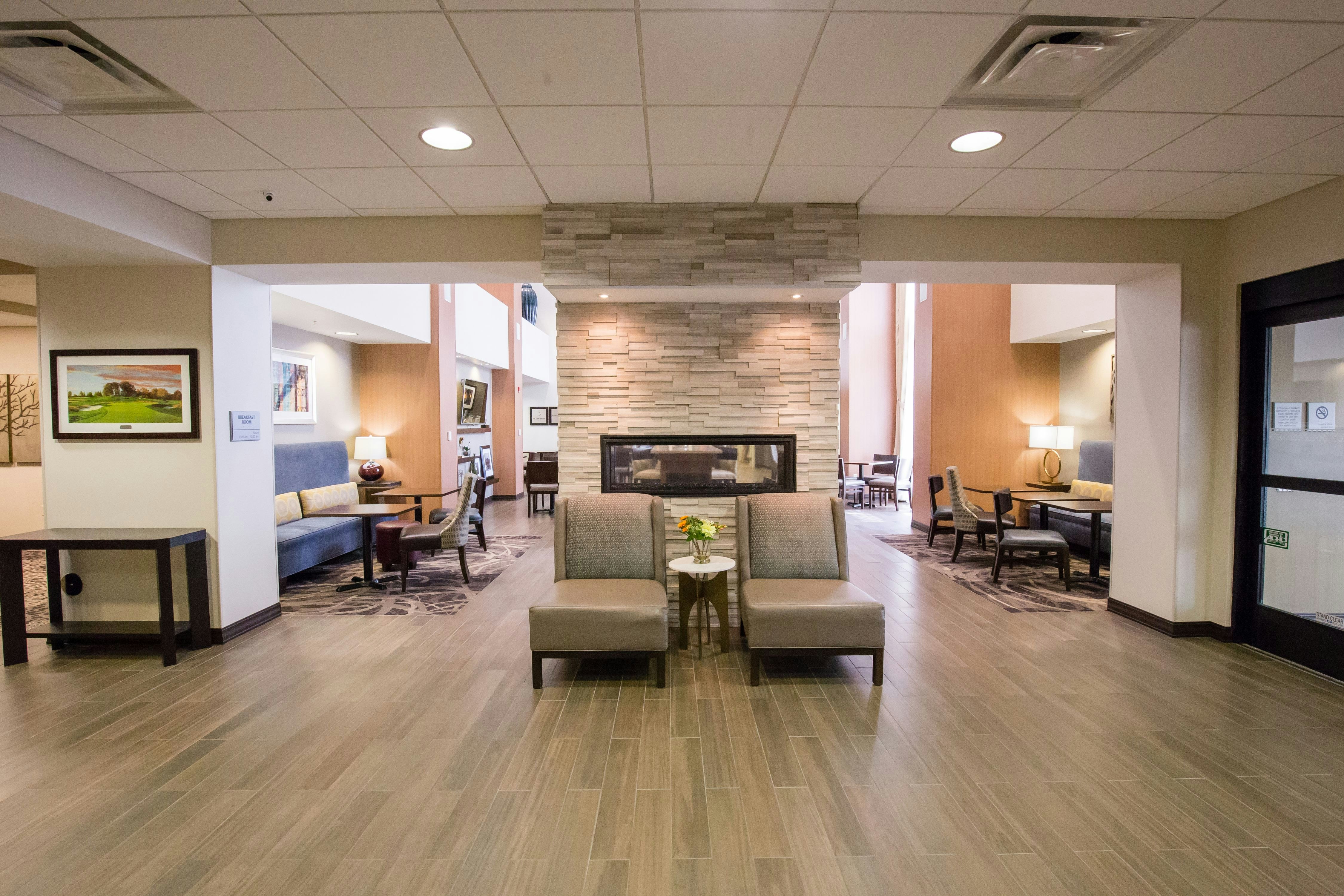 Hampton Inn Suites Pittsburgh Harmarville 22/50