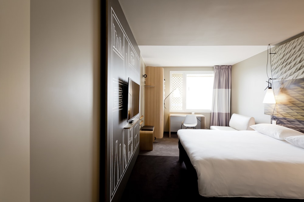 Ibis Lyon Carre De Soie 9/62