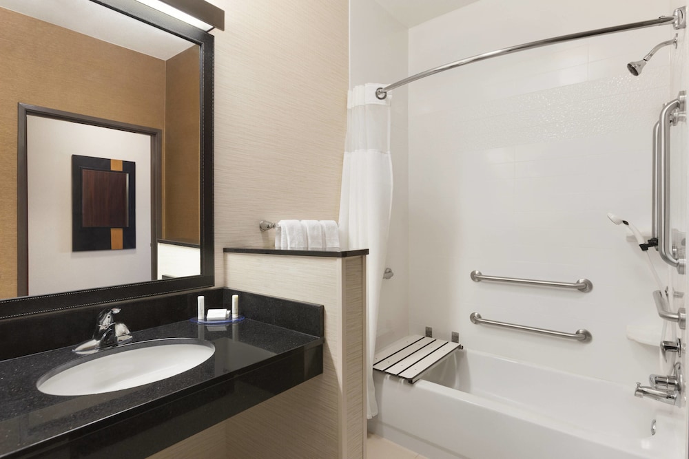 Fairfield Inn Suites Mankato 10/32