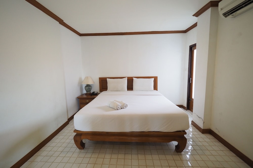 Fah Place Hotel 12/26