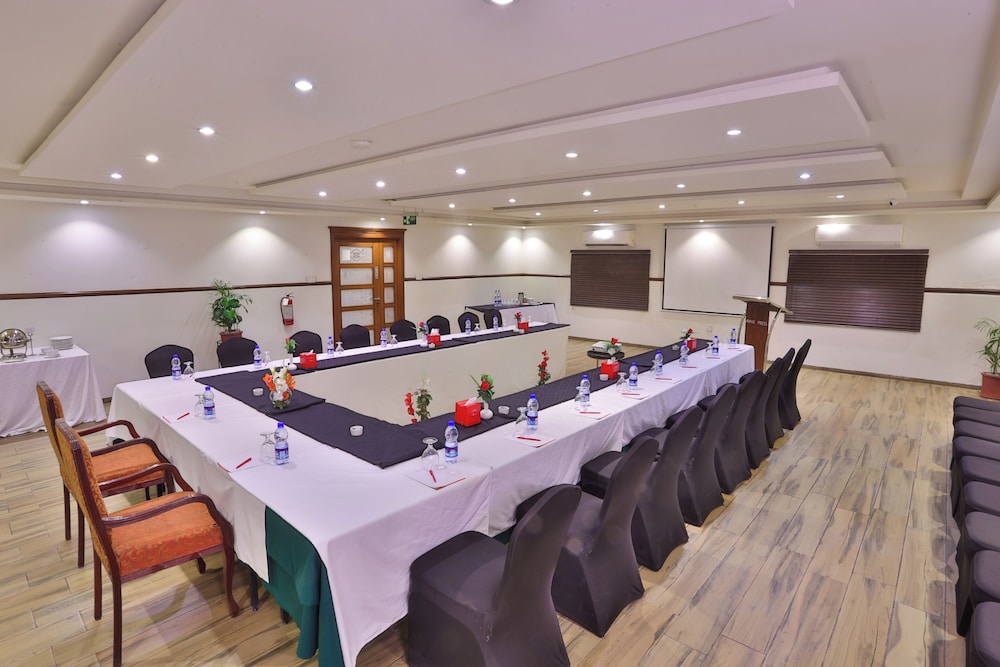 Avari Xpress Faisalabad 50/60