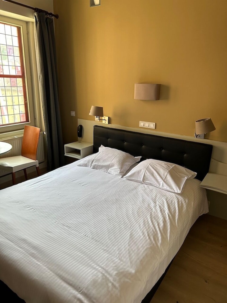 DELUXE, DOUBLE BED