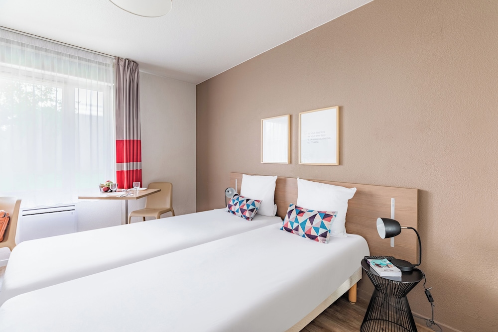 STUDIO, TWIN BEDS