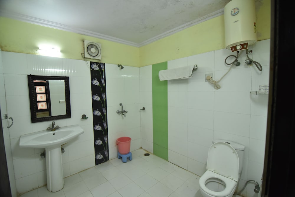 Hotel Vaishnavi 56/58