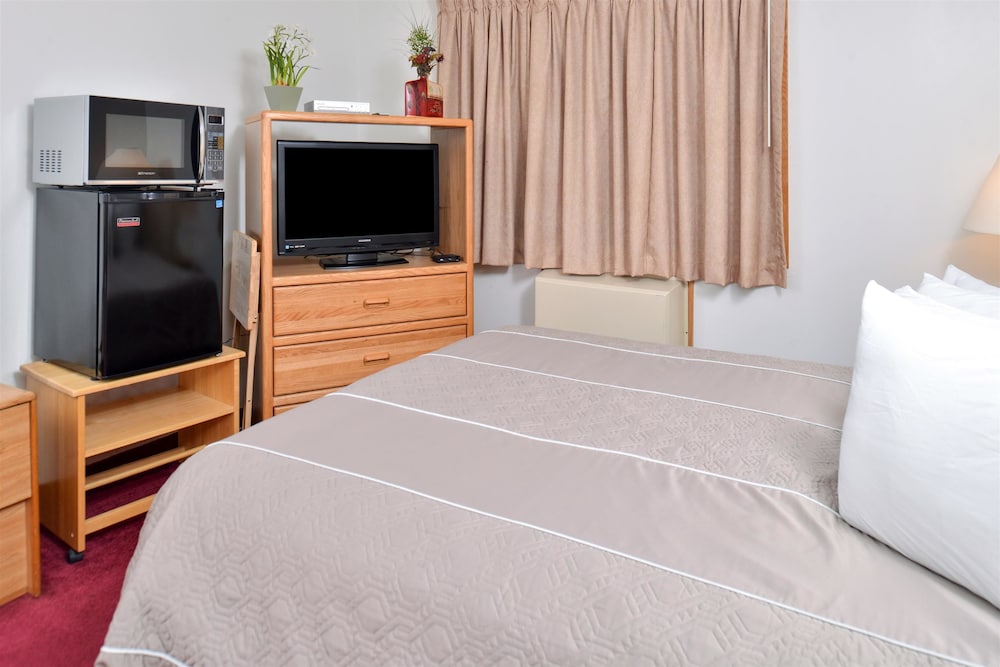 Sauk River Inn & Suites, a Travelodge by Wyndham 14/42