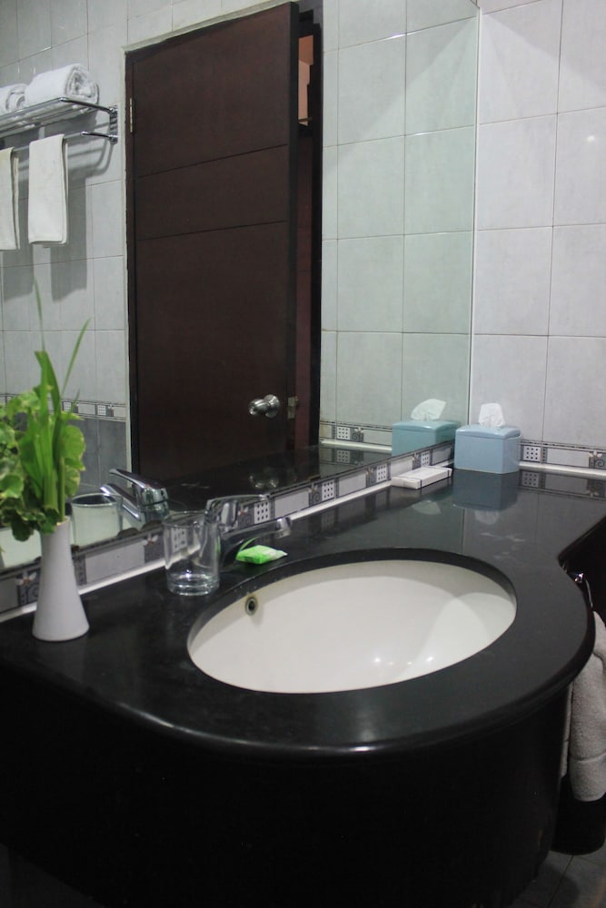 Gran Central Hotel Manado 35/45