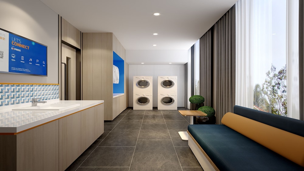 Holiday Inn Express Jingdezhen Ancient Town 13/45