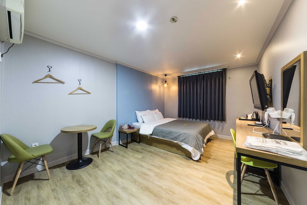 Ost Hotel 17/66