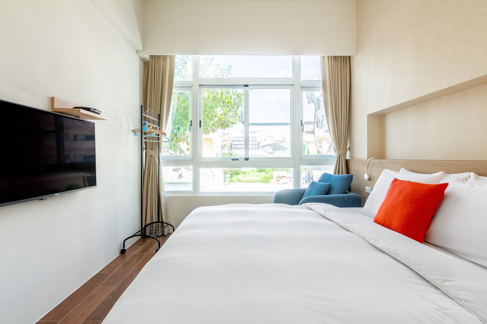 DELUXE, DOUBLE BED