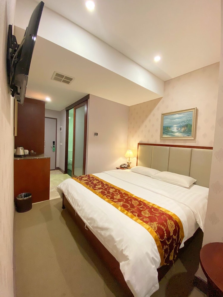 MEGABOOM CITY HOTEL 11/54