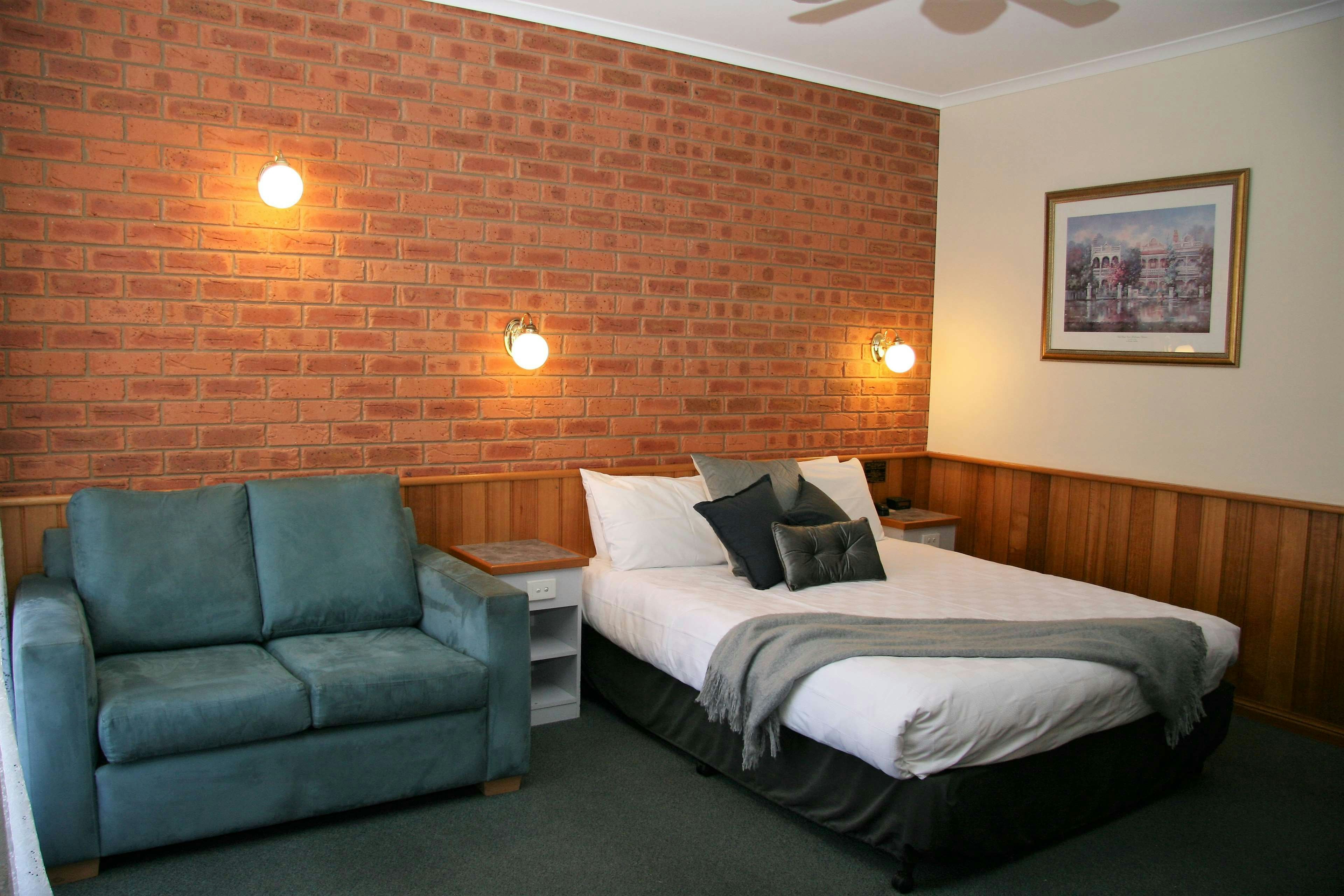 Golden River Motor Inn 8/33