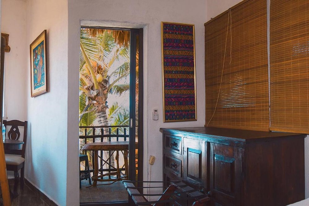 Marbella Eco Lodge 66/100