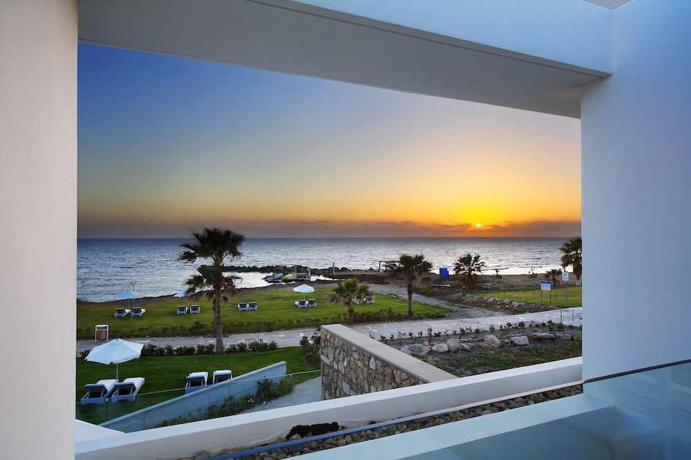 Paradise Cove Luxurious Beach Villas 38/50