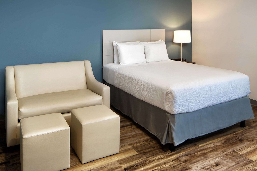 WoodSpring Suites Houston IAH Airport 21/48