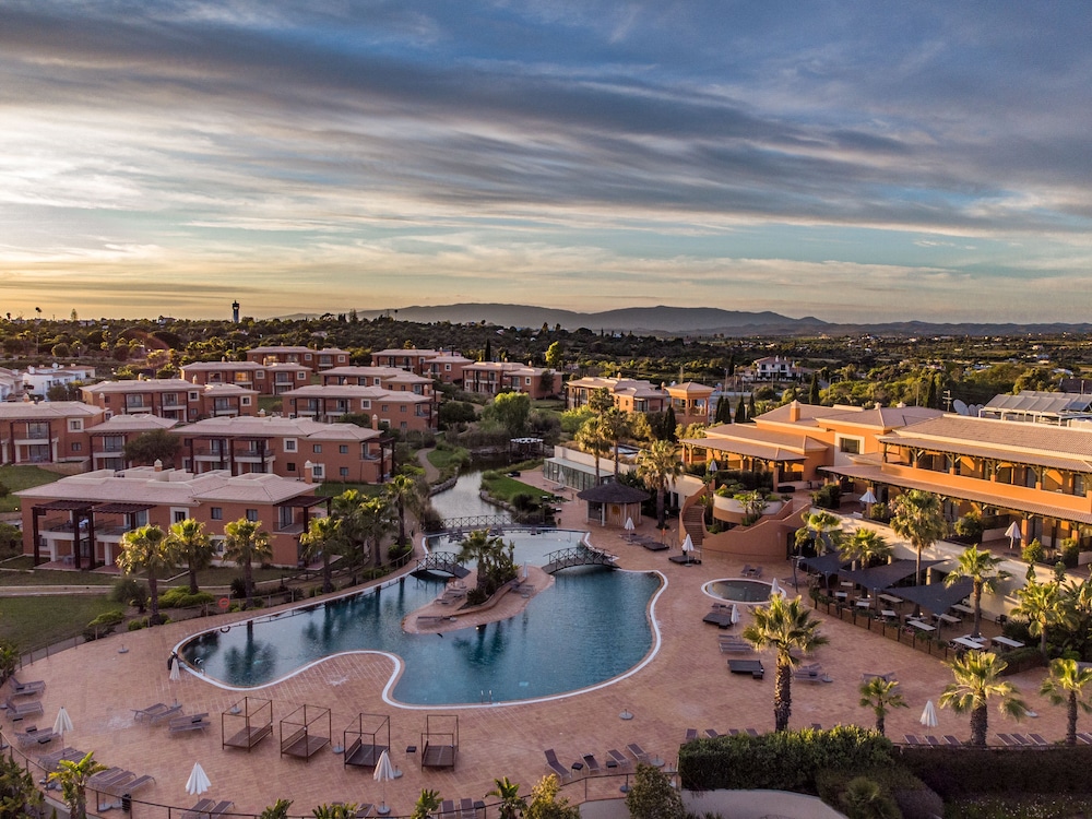 Monte Santo Resort 48/50