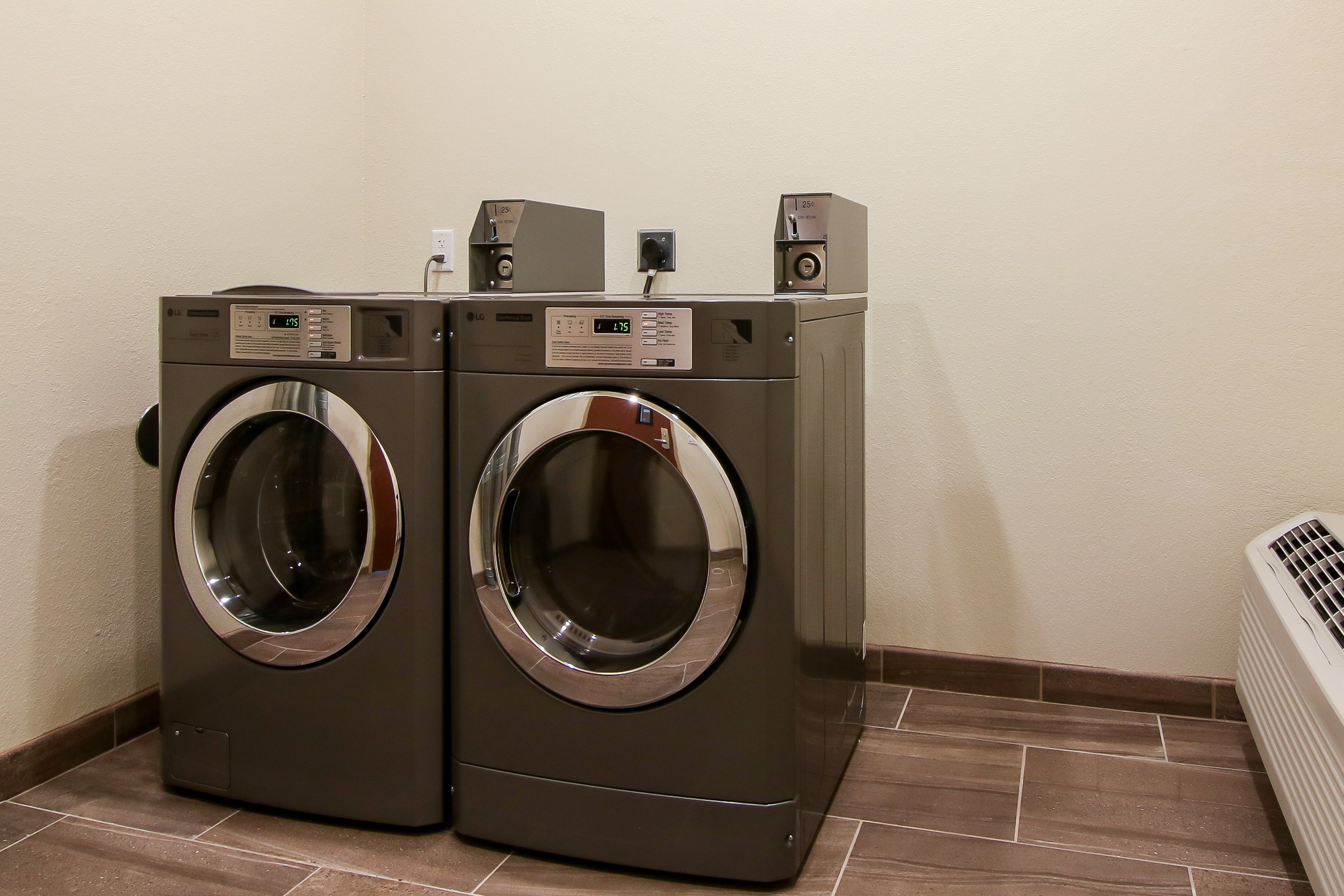 Cobblestone Inn & Suites at UW Stout Downtown Menomonie 30/54