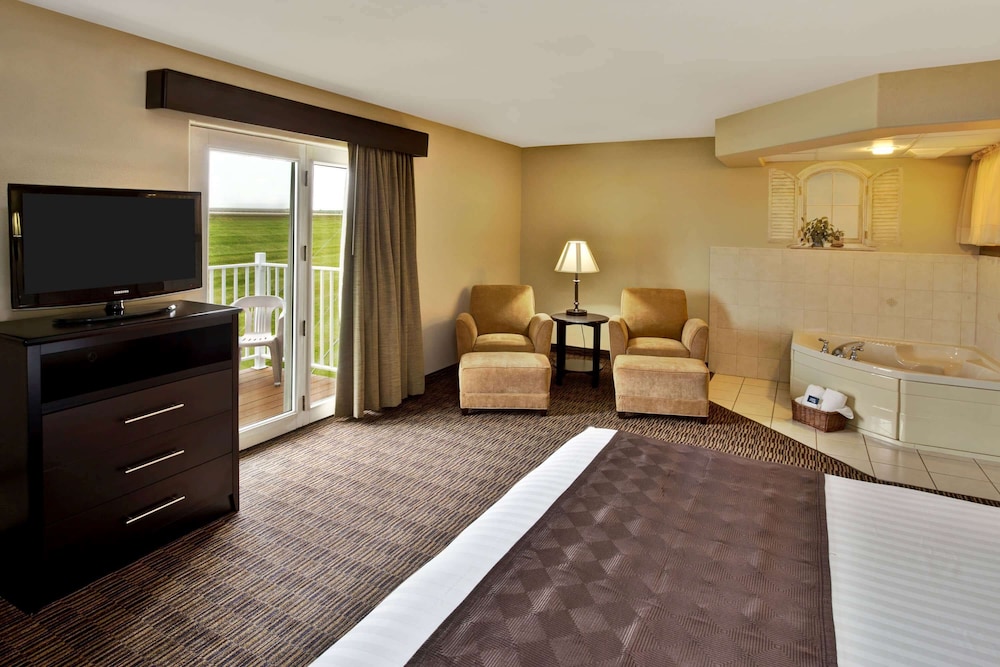 AmericInn by Wyndham Beaver Dam 44/60