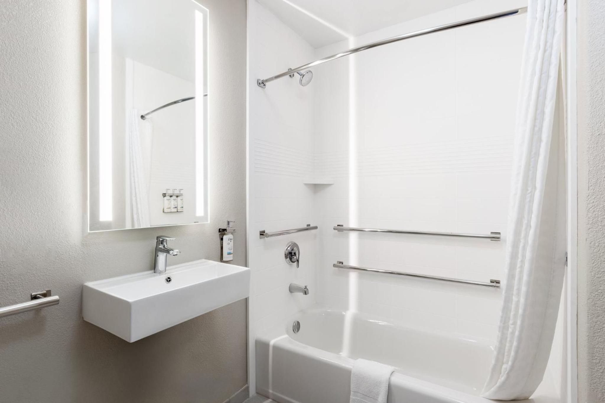 1 Bedroom, Suite, King Bed, Sofa, Accessible