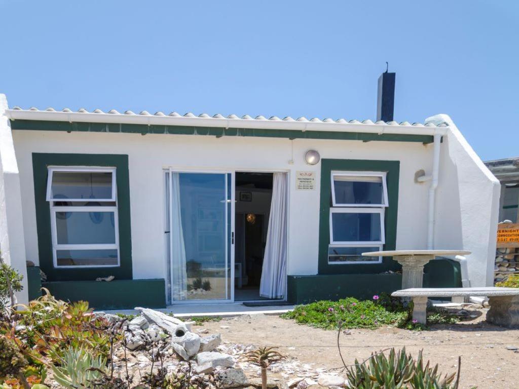 Beach Cottage Kleinzee 1/11