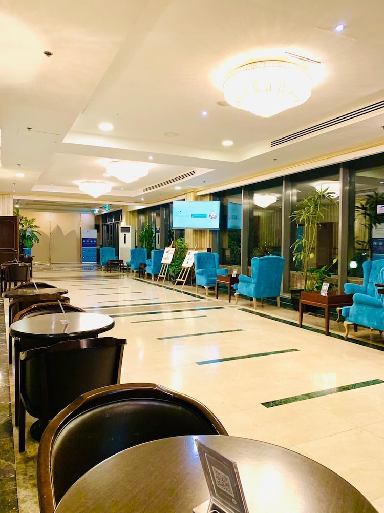 SAPPHIRE PLAZA HOTEL 10/79