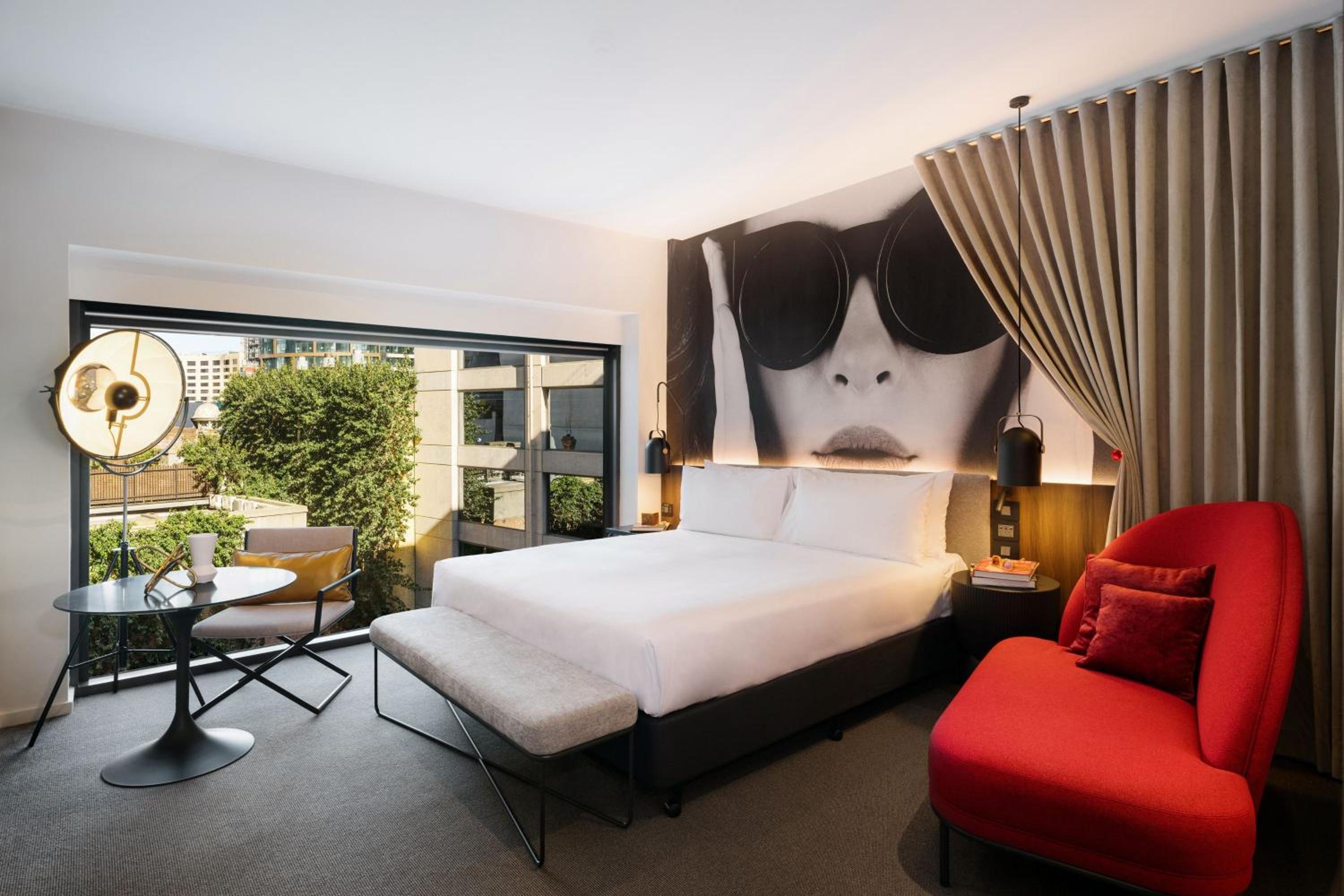 Standard, King Bed, Urban View