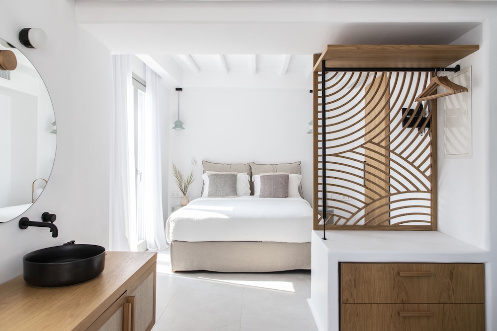 Adorno Beach Hotel and Suites 36/76