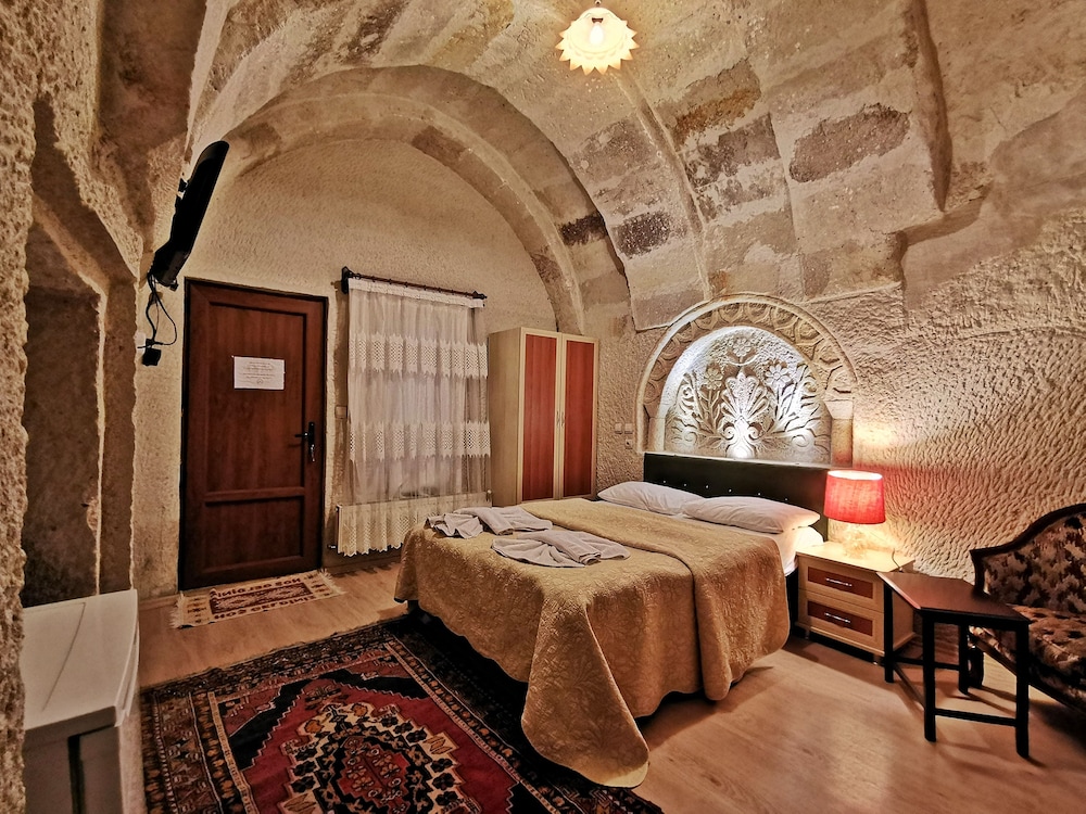 Falcon Cave Suites 26/49