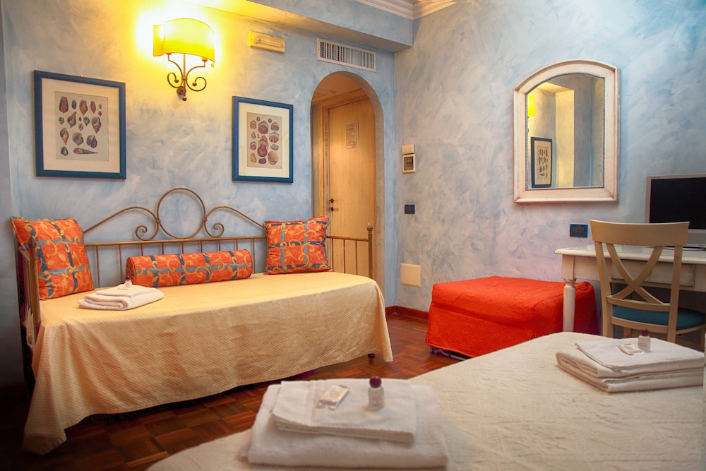 Hotel Nautico Pozzallo 41/68
