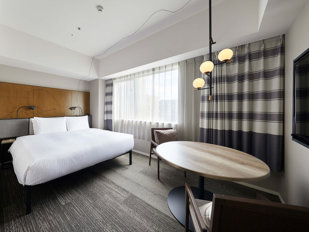 UNIVERSAL, DOUBLE BED