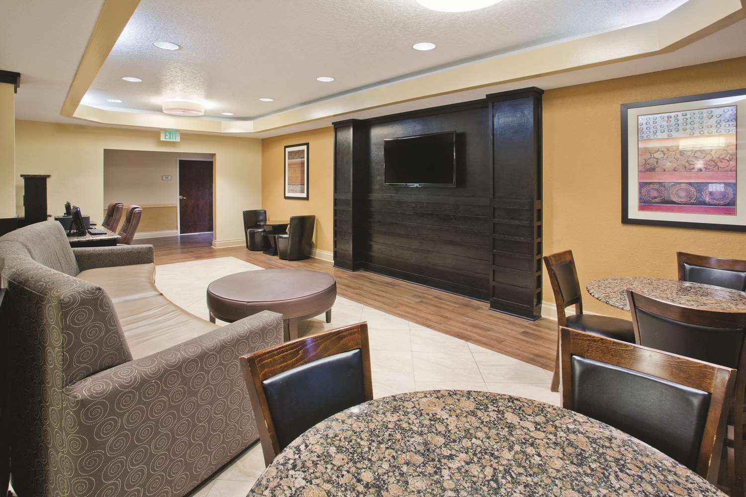 La Quinta Inn & Suites by Wyndham Hot Springs 38/57