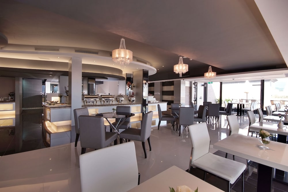 Forward Hotel Nangang 55/70