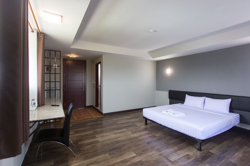 DELUXE, DOUBLE BED