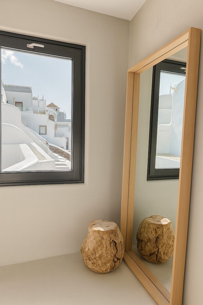 Chic Hotel Santorini 20/50