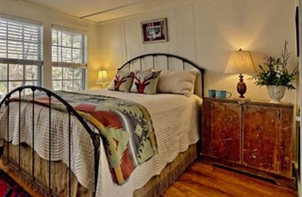 Lake Rabun Hotel Restaurant 7/50