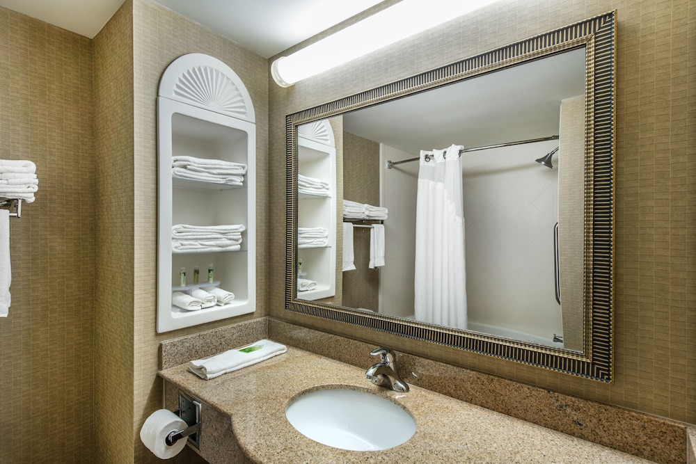 Holiday Inn Express & Suites Tilton 25/41
