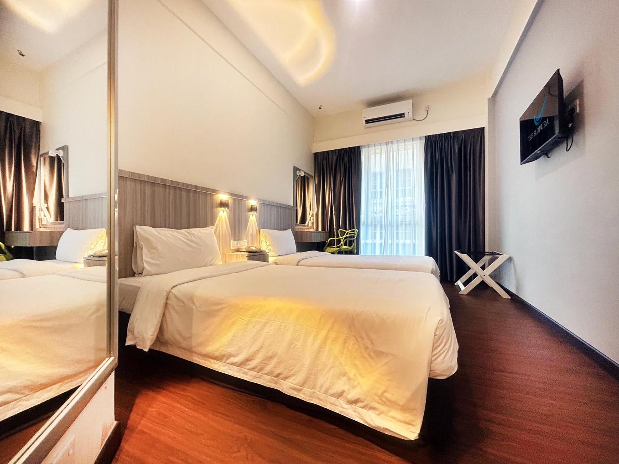Room, Twin Beds, City View