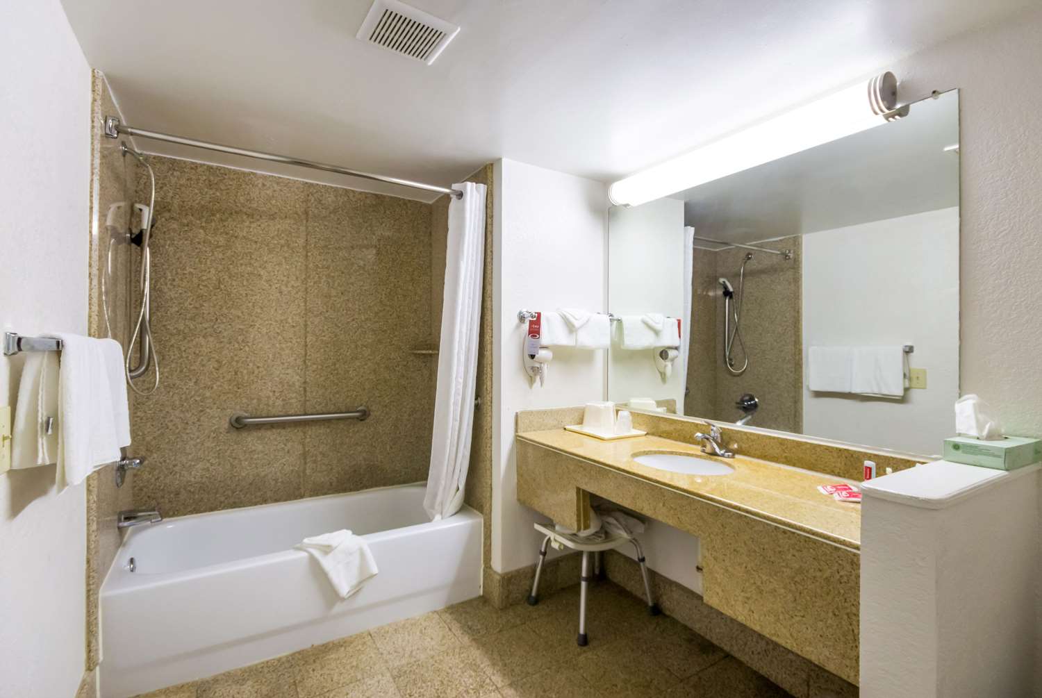 Econo Lodge Little Creek Norfolk VA 19/20