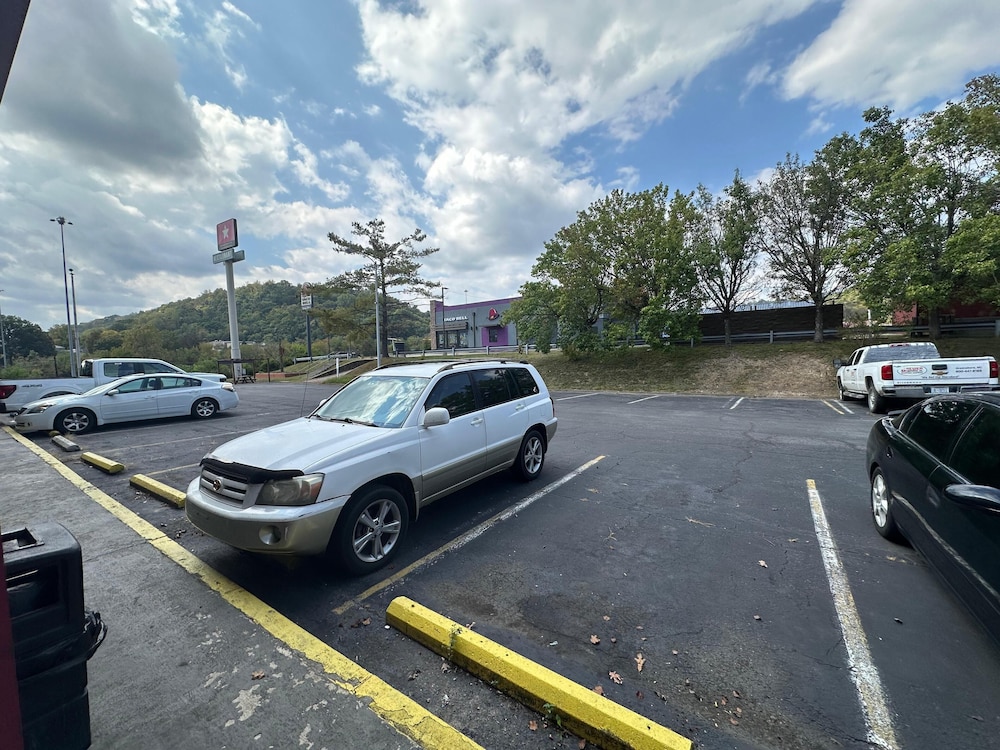 Hotel Red Rose by Townhouse Covington I-64 50/56