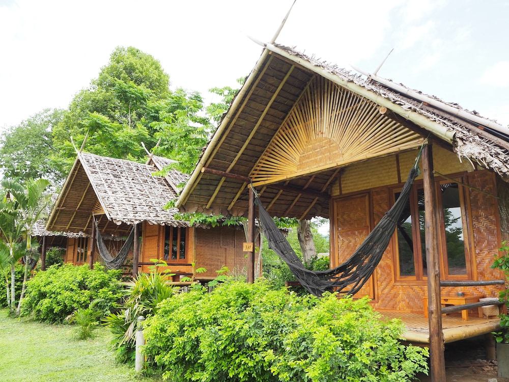 Pai Country Hut 5/50