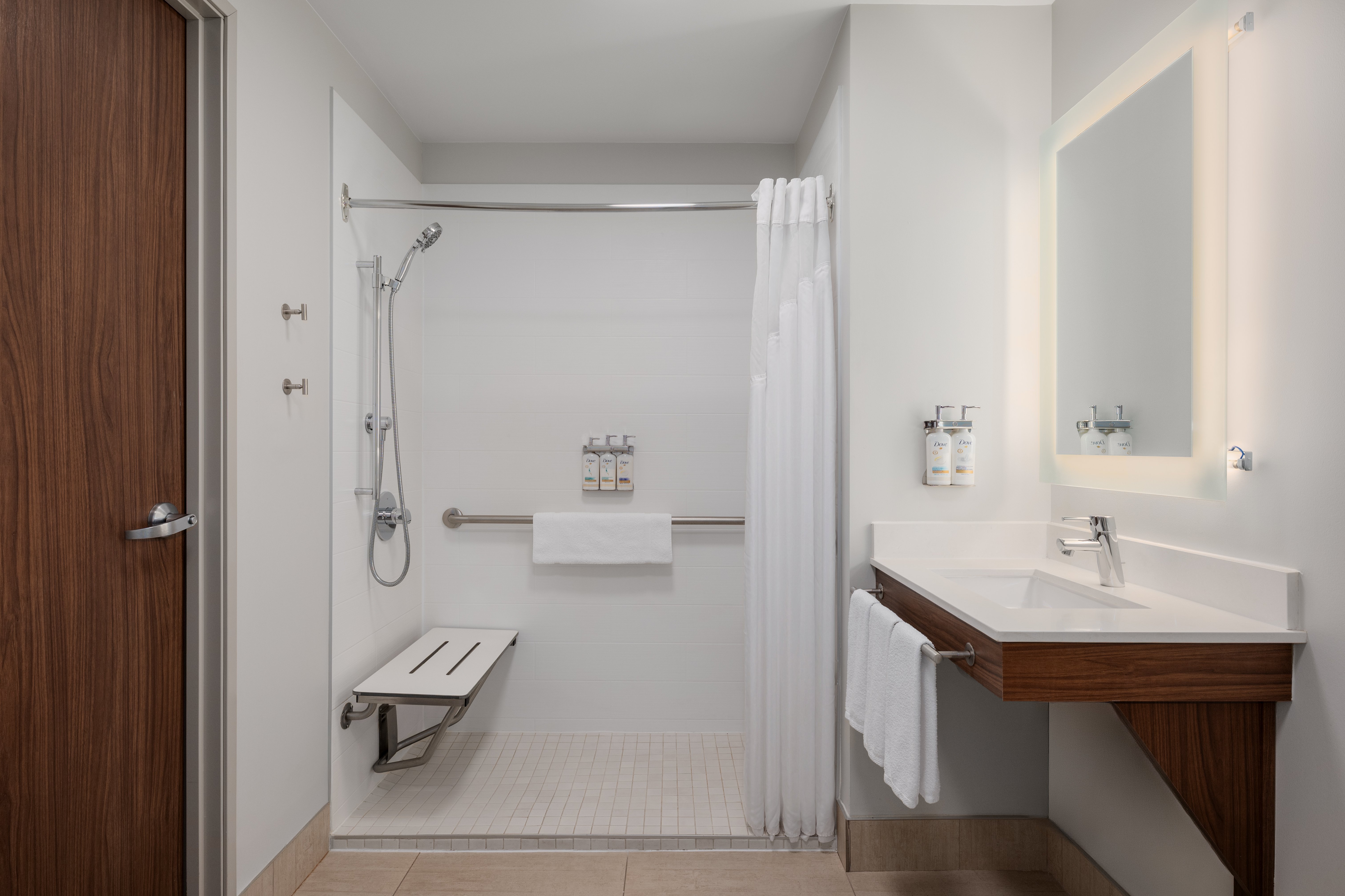 Holiday Inn Express And Suites Victoria Colwood 67/67