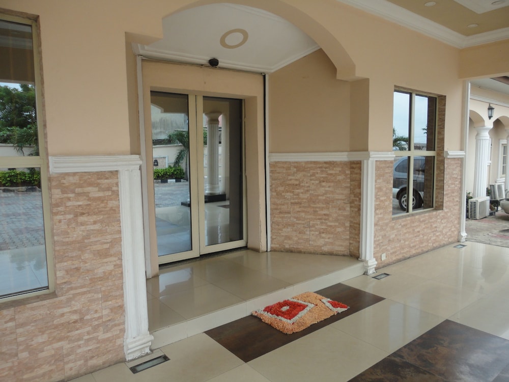 Sdm Tavern And Suites 27/27